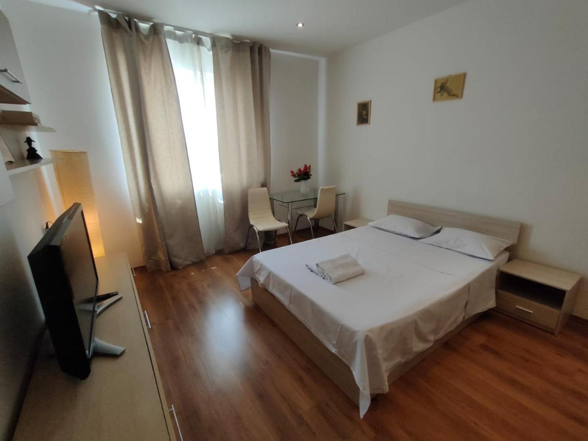 Easystay Flats Bukarest Exteriör bild