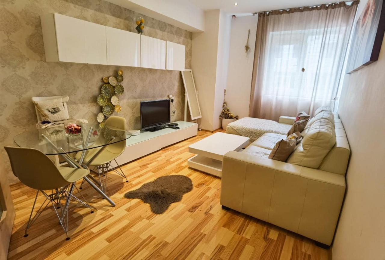 Easystay Flats Bukarest Exteriör bild